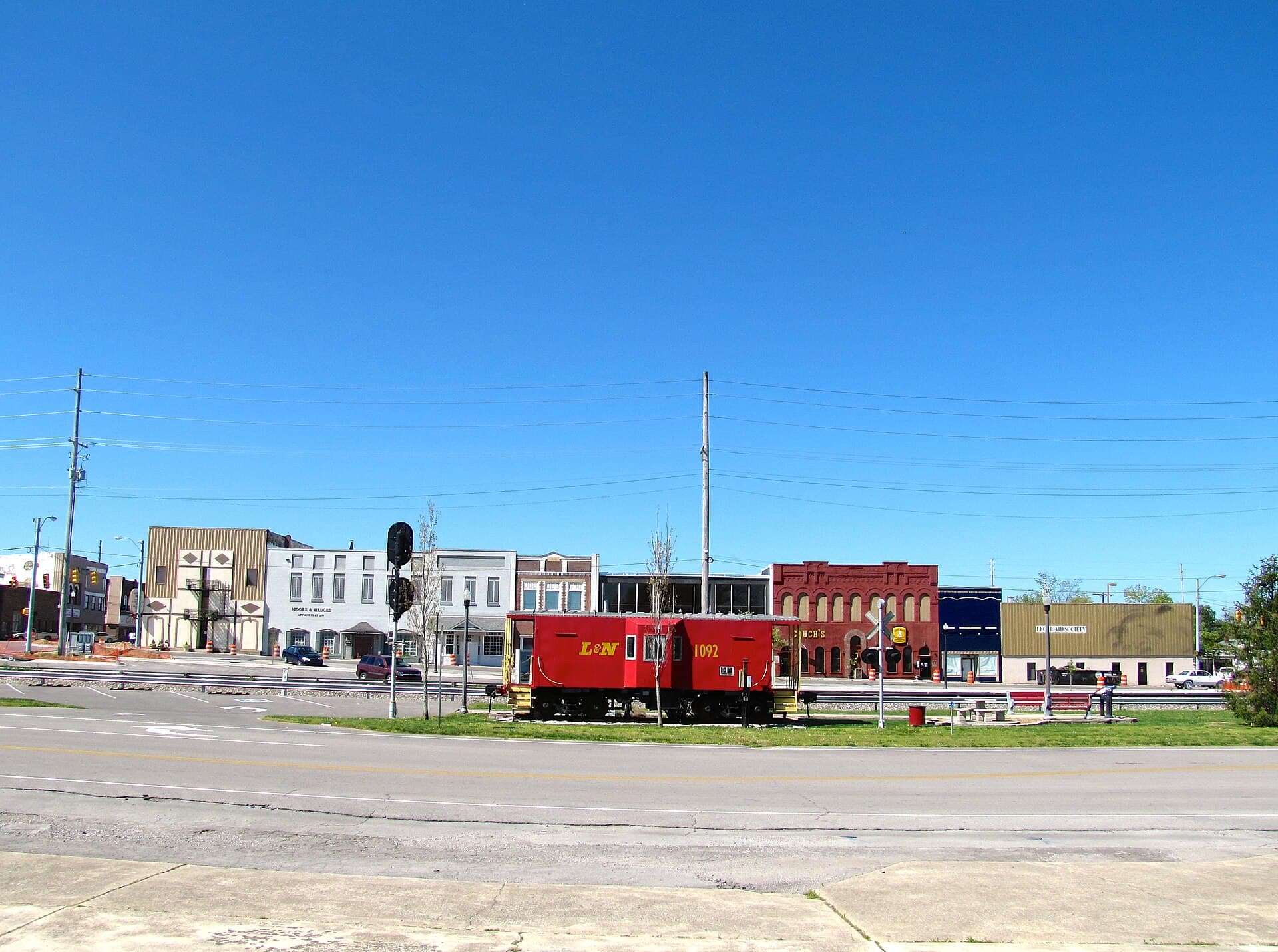Tullahoma, Tennessee — local community near the installation