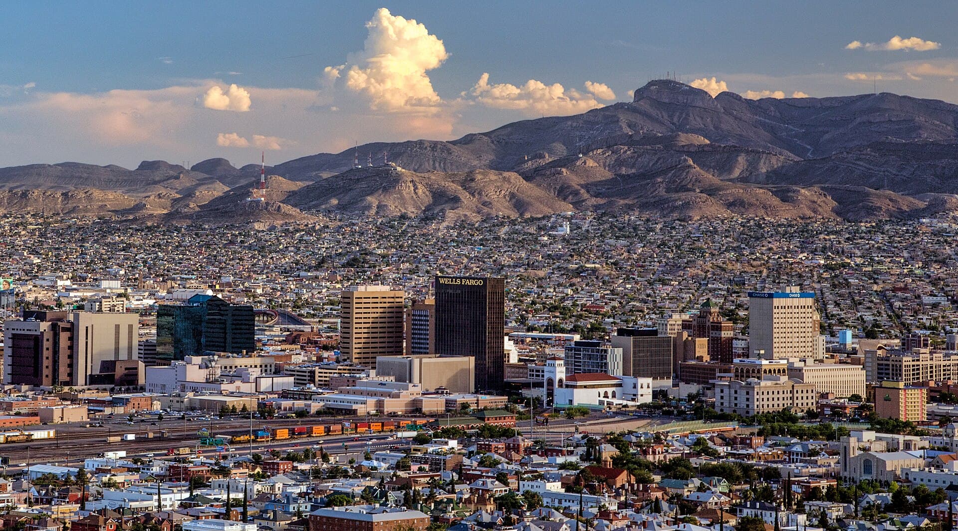El Paso, Texas — local community near the installation