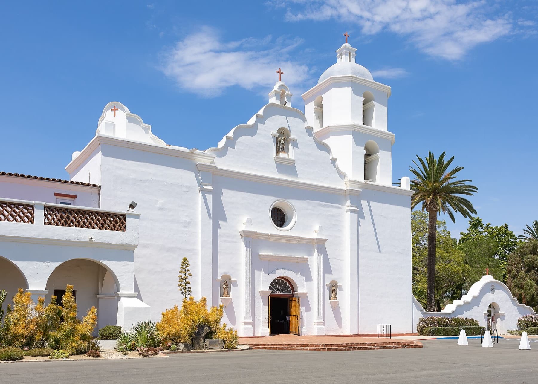 Front of the church of Mission San Luis Rey de Francia (Spanish: Misión San Luis Rey de Francia), a former Spanish mission named after Louis IX of France in today’s Oceanside, Cali
